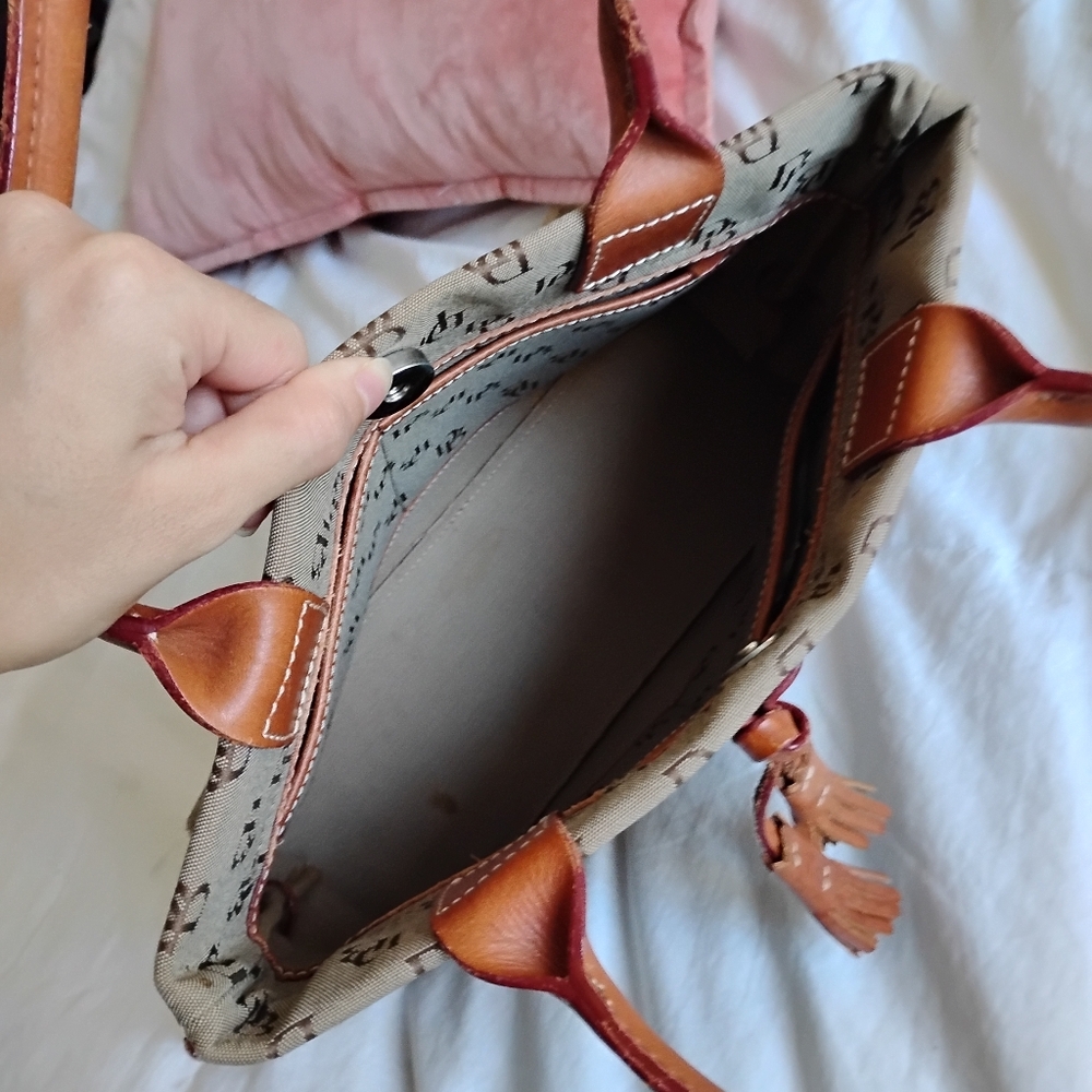 Dooney and Bourke vintage shoulder bag - Picture 5 of 5